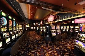 Antarmuka aplikasi harumtoto menampilkan game slot dan menu navigasi
